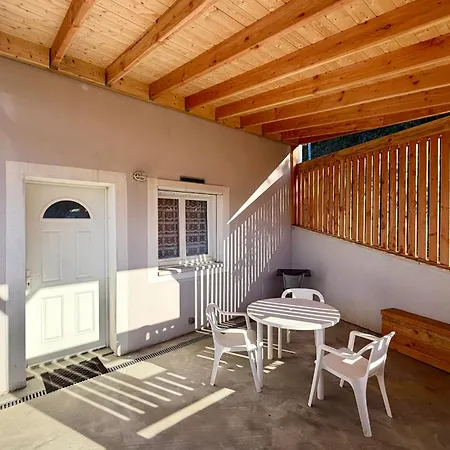 Le Cabanon - *